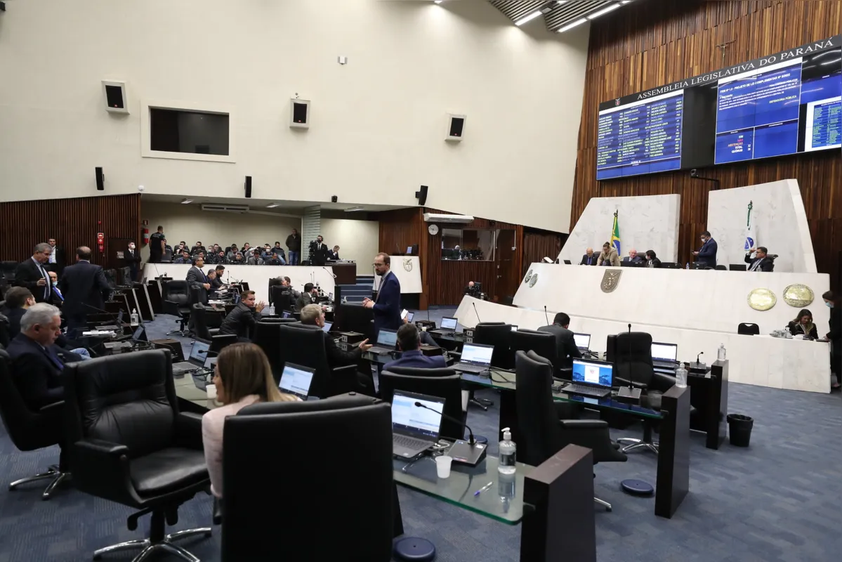 Imagem ilustrativa da imagem AL decide suspender recesso de julho em razão da mudança no orçamento