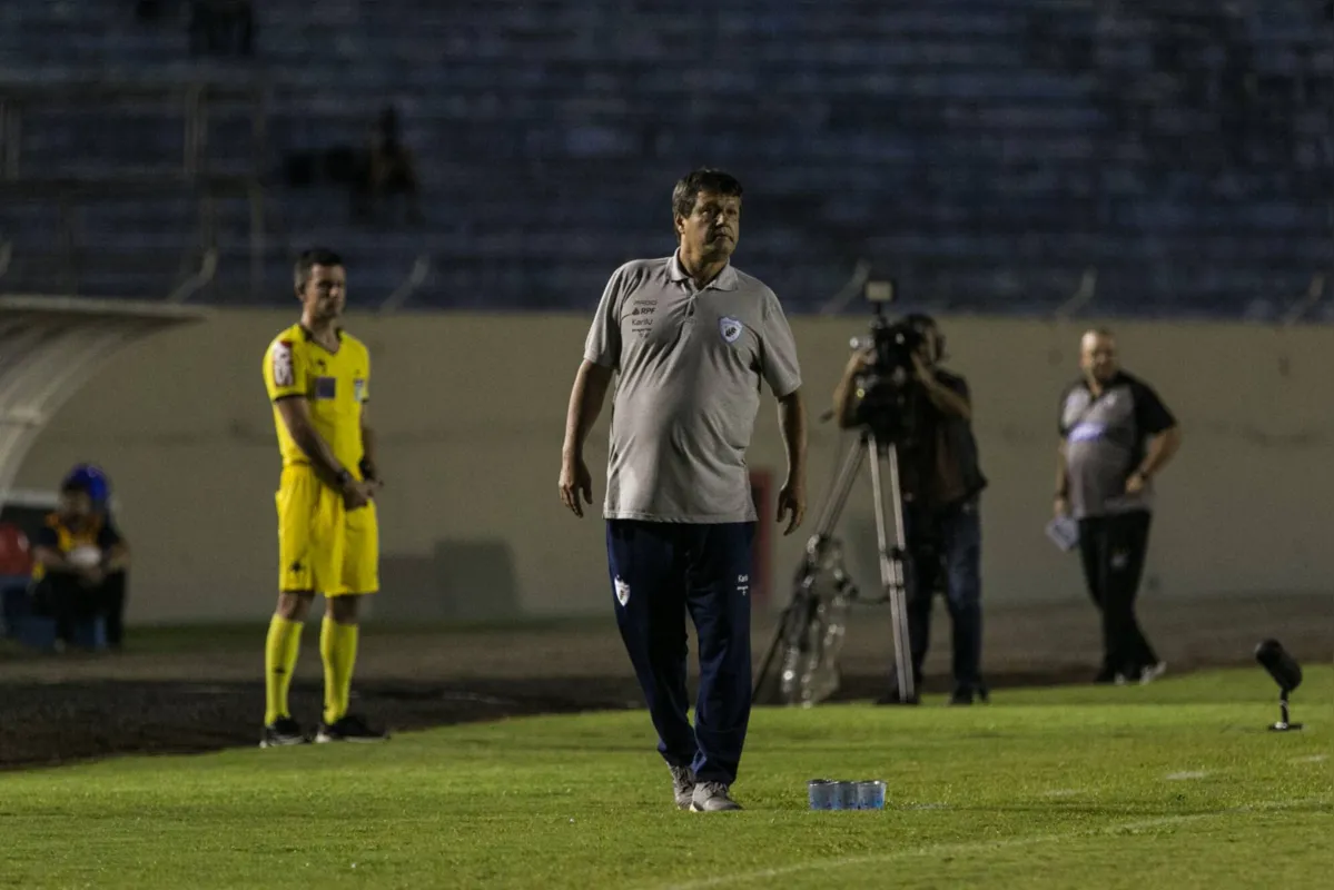 Imagem ilustrativa da imagem Adilson Batista elogia atuação do LEC: "Foi prazeroso assistir"