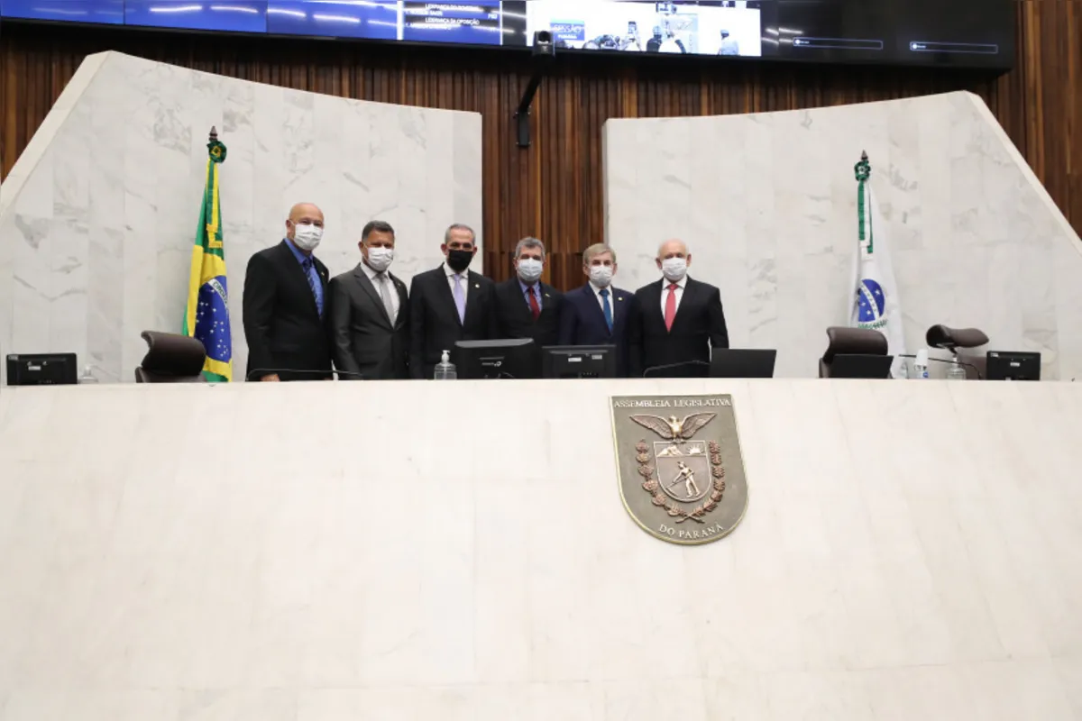 Imagem ilustrativa da imagem Após dois dias, quatro deputados do PR são reconduzidos aos cargos