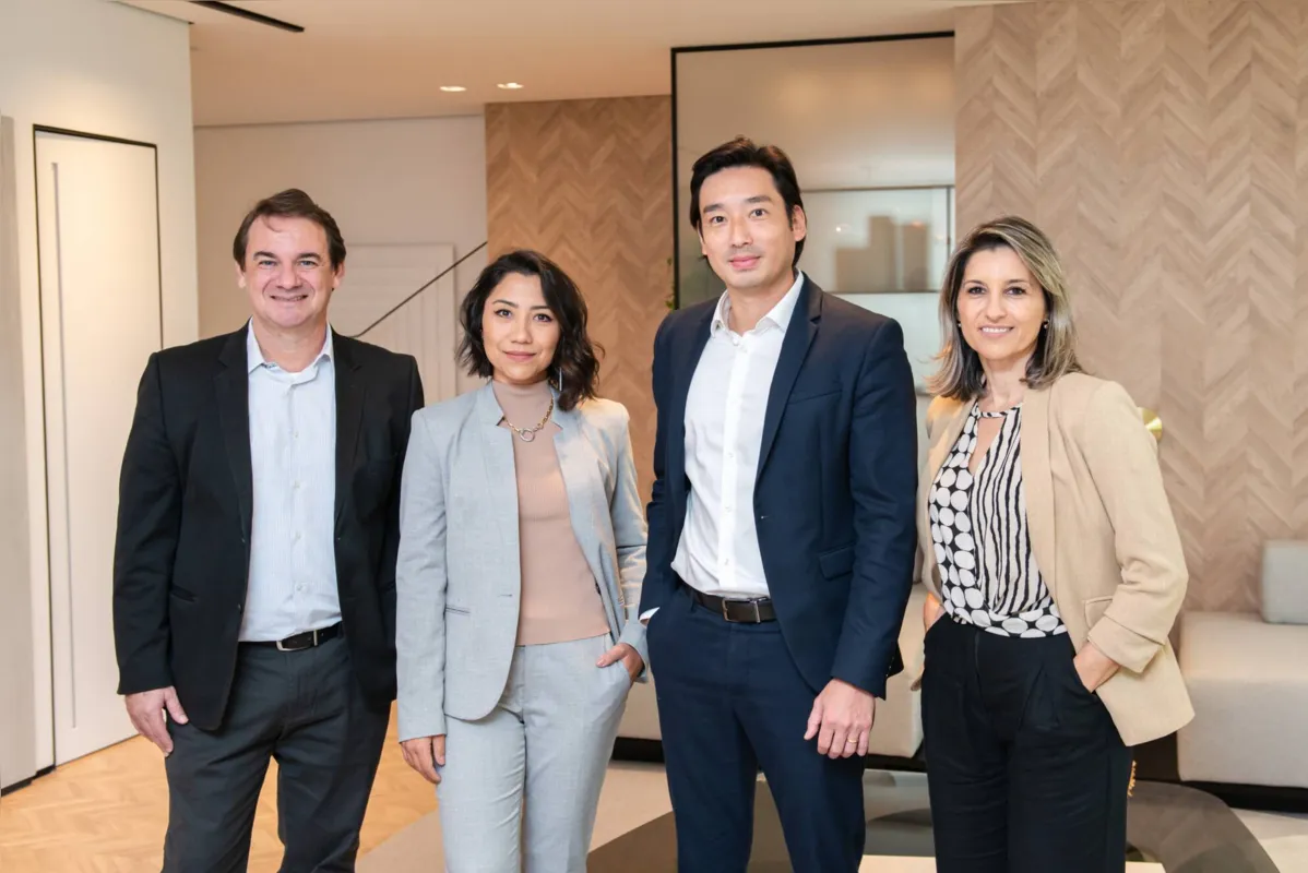 Marcelo Resquetti, diretor da Plaenge, Vanessa Yamamoto, coordenadora de marketing com Rodolfo Sugeta e Jamili Vieira