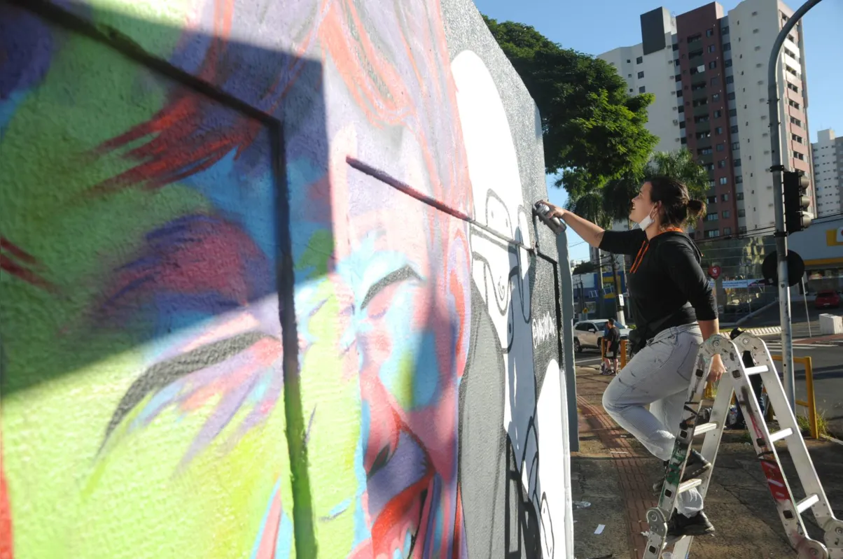 Imagem ilustrativa da imagem Arte de rua dá novo visual a muro de escola em Londrina