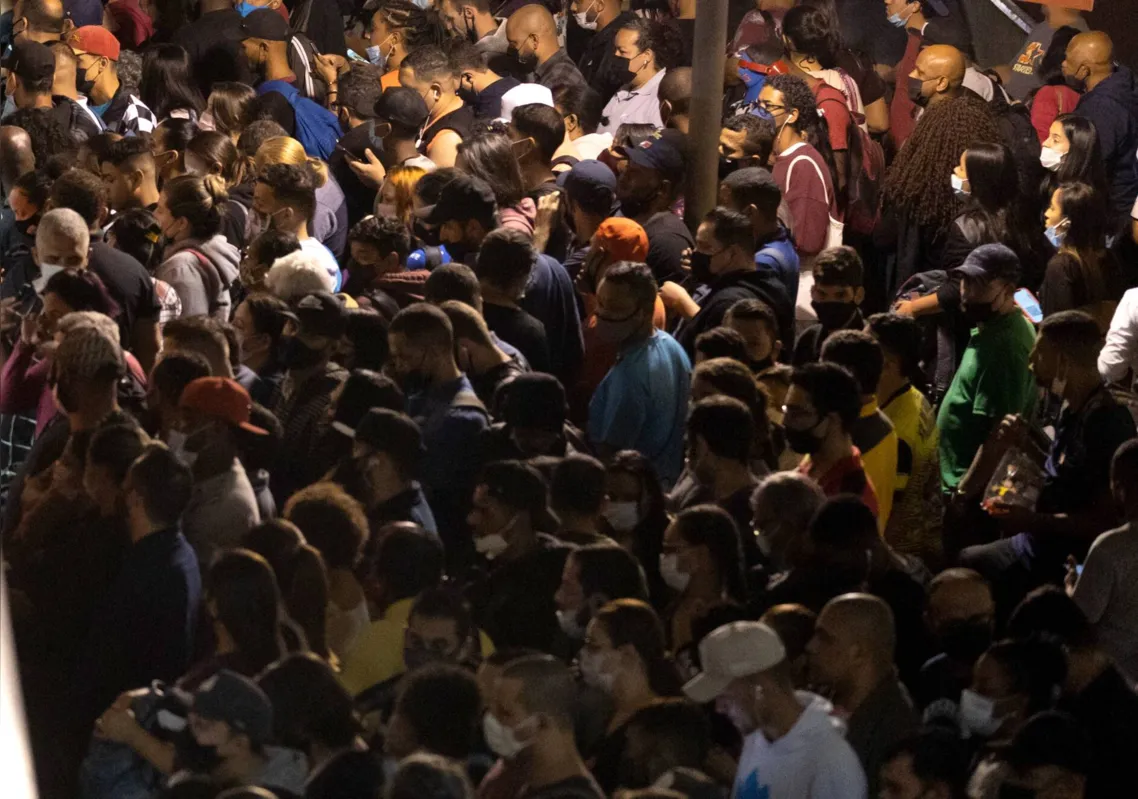 O Brasil deve atingir seu pico populacional em 2046, com 231,1 milhões de habitantes