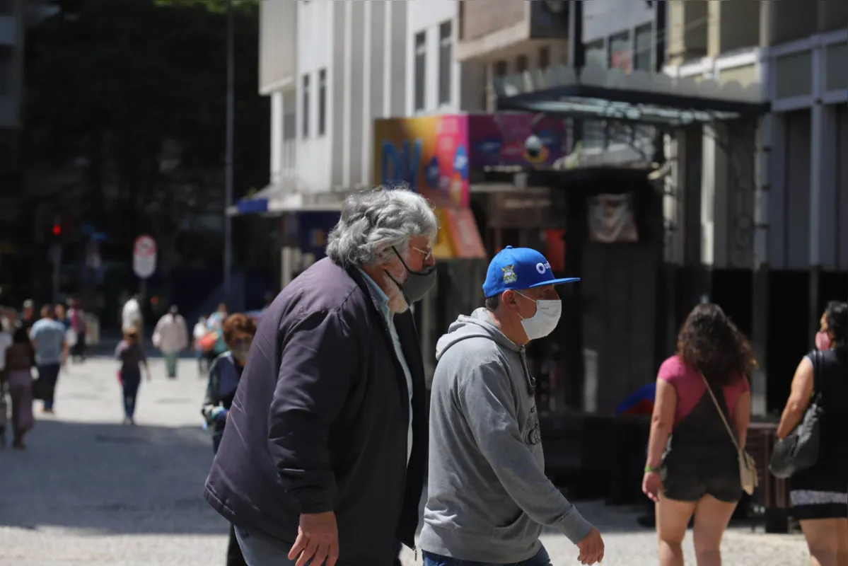 Houve um crescimento de quase 80% de casos de Covid-19 no Paraná em relação a abril.