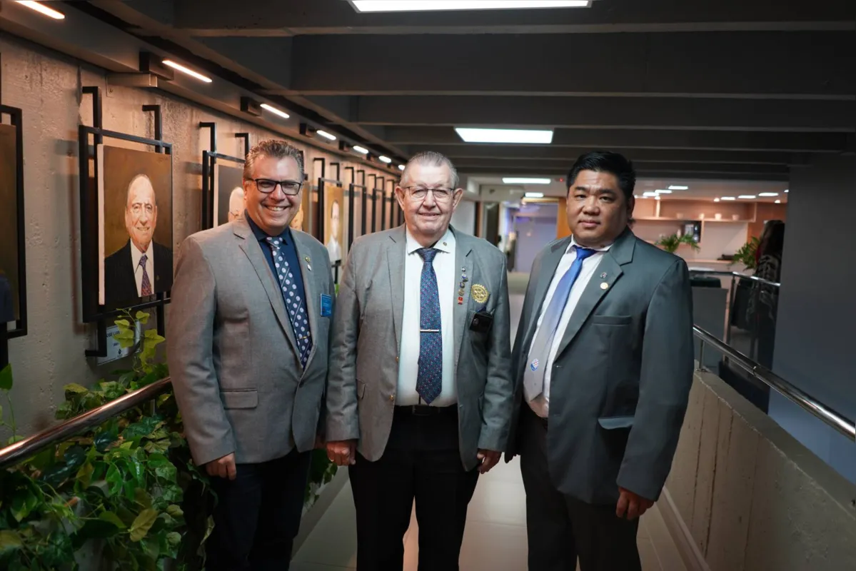 João Carlos da Silva Jr, assistente do Governador; Paulo Bala, Governador Distrito 4710 e Alexandre Yamaue, presidente do Rotary Club Londrina Alvorada
