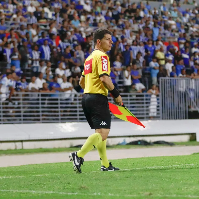 Imagem ilustrativa da imagem Com a arbitragem no DNA, paranaense comemora convocação para a Copa
