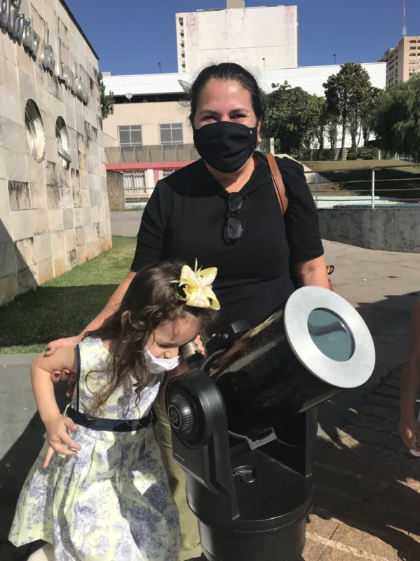 A professora Marly Trevizam, em férias , incluiu a neta Maria Clara, quatro anos, no passeio para quebrar a rotina