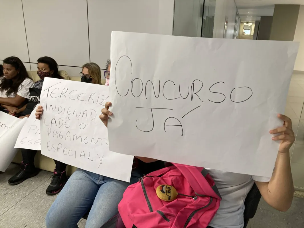 Imagem ilustrativa da imagem Com salários atrasados, merendeiras protestam em Londrina