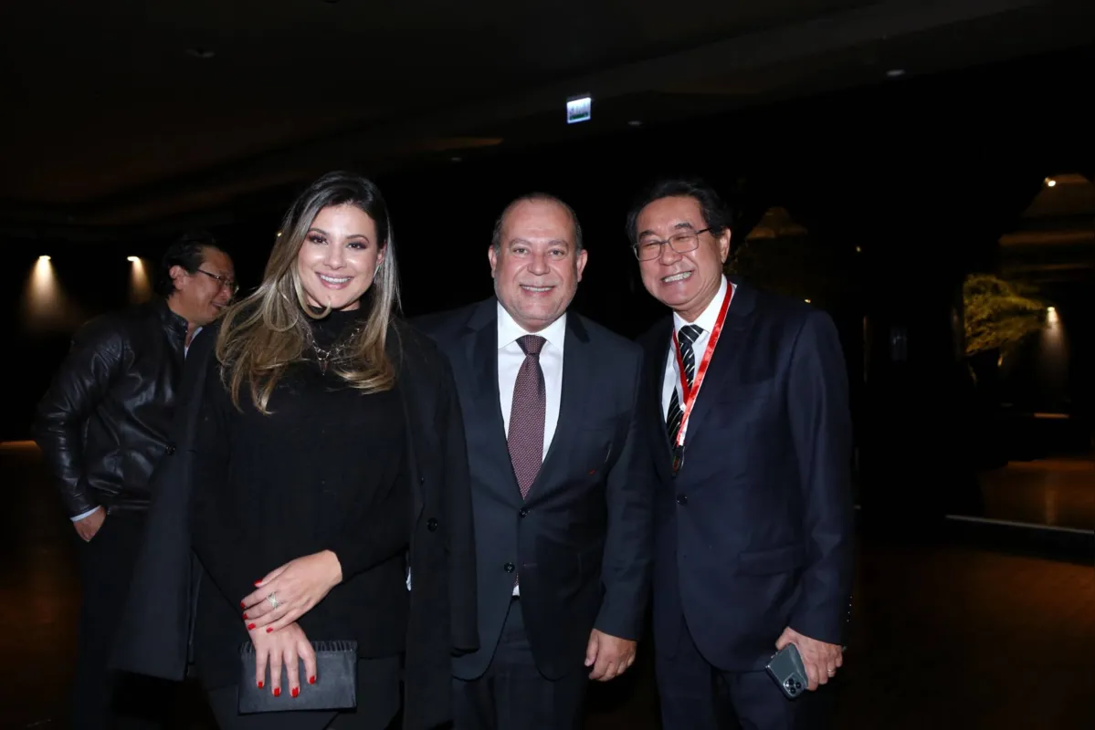 Ana Paula Maziero, o superintendente da Folha, Nicolás Mejía,  com o sócio diretor do Estacenter Luis Carlos Adati