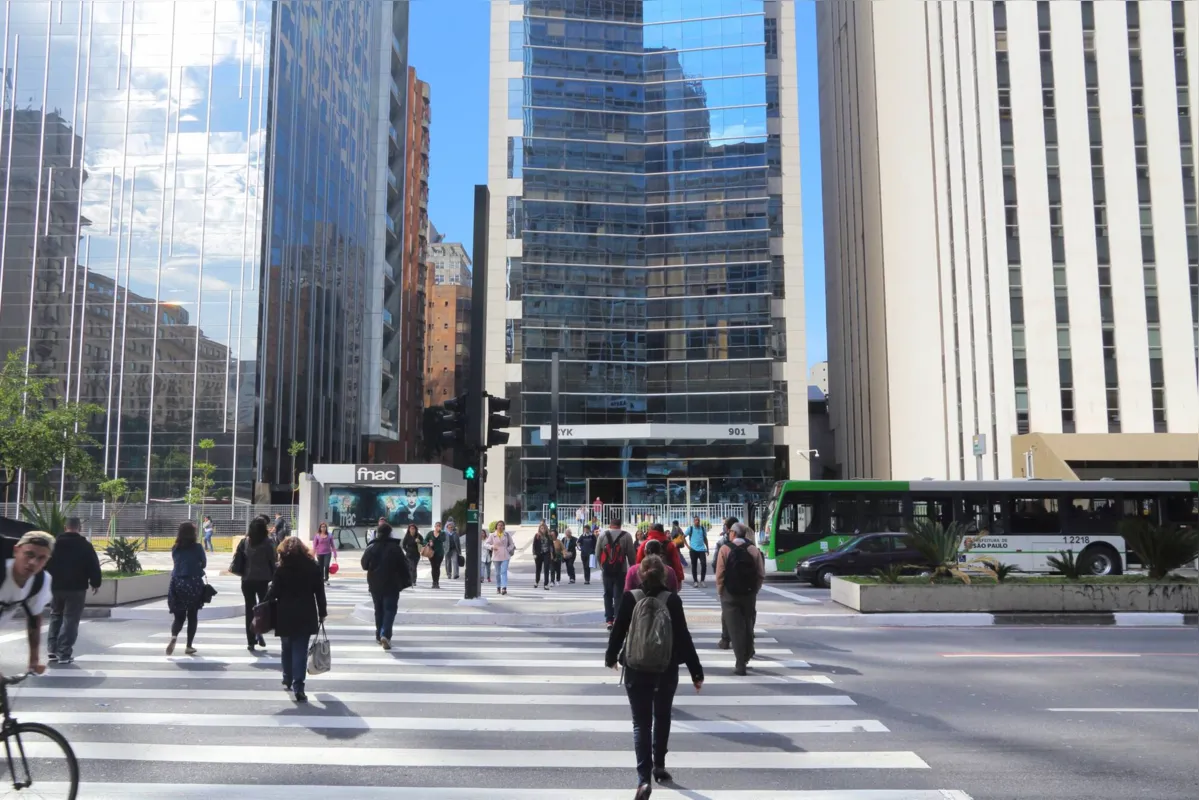 A cidade de São Paulo aparece na 76ª posição das cidades sobrecarregadas com 11,8% dos trabalhadores fazendo hora extra, segundo o levantamento.