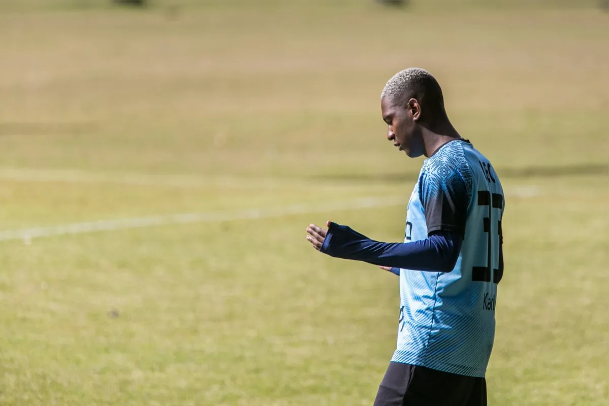 Ausente nas últimas três partidas, Jhonny Lucas volta ao LEC no jogo de hoje diante do Operário, no Café