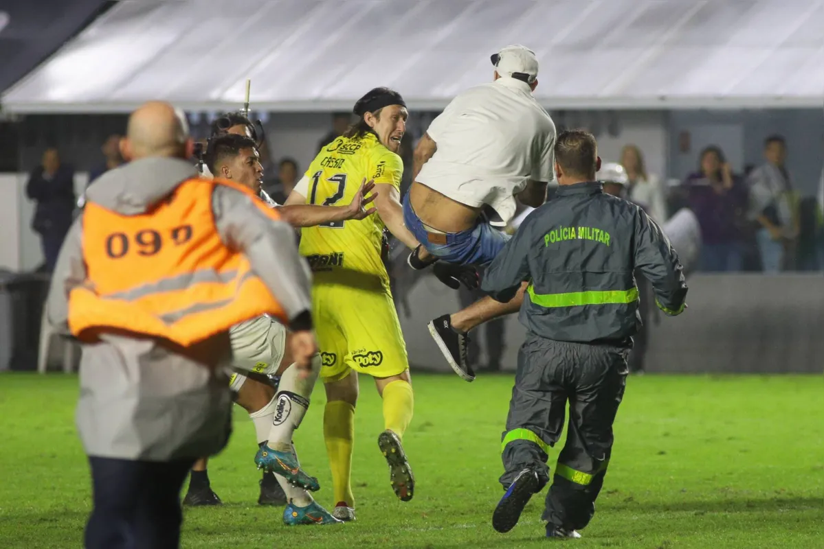 Imagem ilustrativa da imagem Corinthians diz que cobrará punição ao Santos após violência na Vila