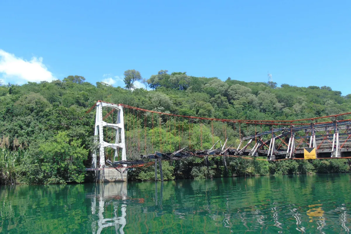 Imagem ilustrativa da imagem DER publica edital de recuperação da ponte pênsil de Ribeirão Claro