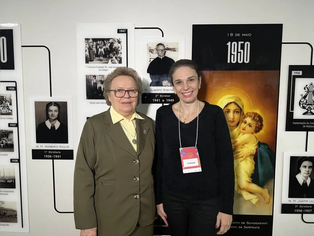 A gestora educacional do Colégio Mãe de Deus, Irmã Rosa Maria Ruthes e a coordenadora pedagógica Cristiane Buranello De Lima