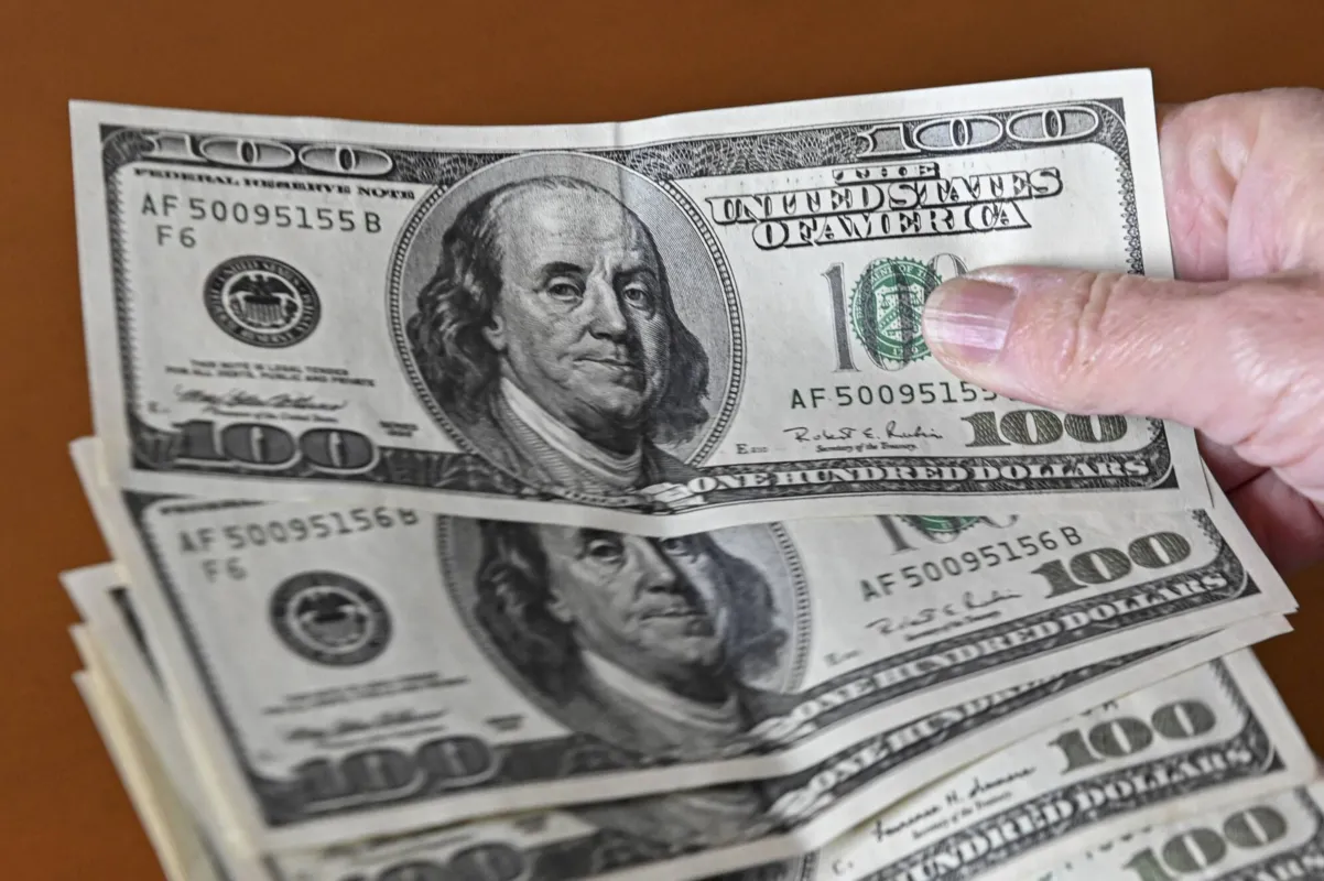 Imagem ilustrativa da imagem Dólar sobe a R$ 5,42 com investidores à espera de recessão