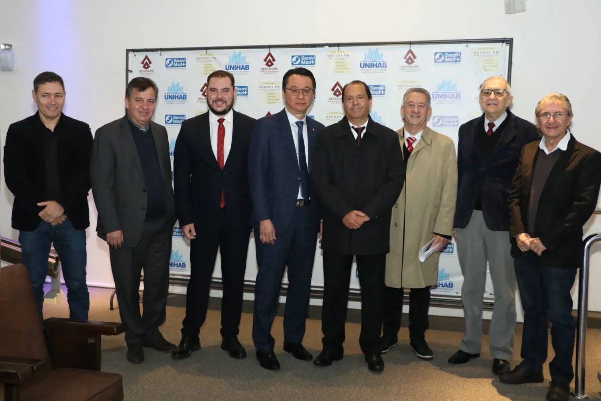 Vice-presidente da Regional Norte do Secovi PR, Paulo Eduardo de Oliveira, com o Presidente do Secovi PR, Ricardo Hirodi Toyofuku, e o Presidente do Secovimed Londrina e Diretor de Desenvolvimento Urbano Marcos Roberto Mincachi Moura