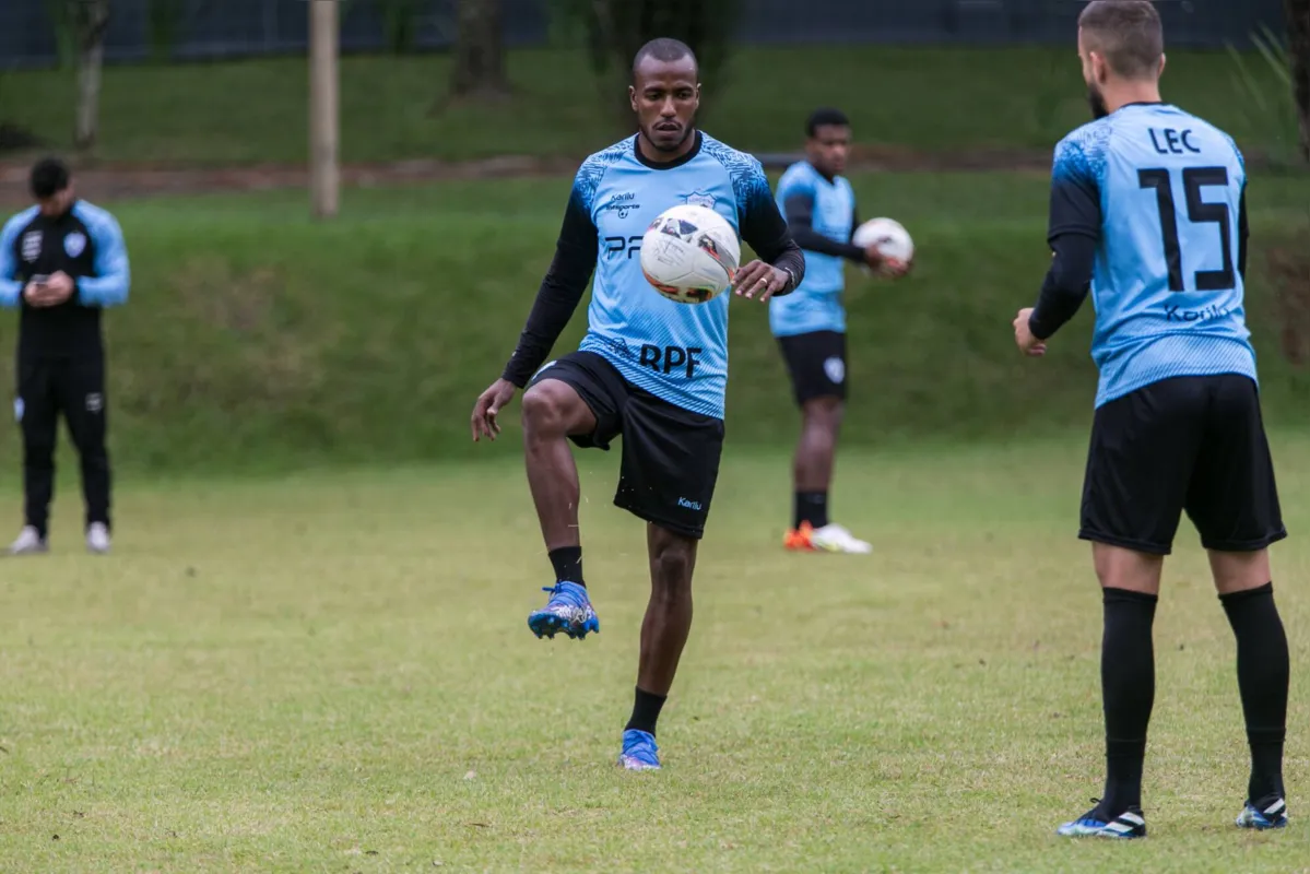 Matheus Lucas se destacou nas últimas duas partidas ao marcar o gol de empate, nos acréscimos, com o Tombense e fazer o primeiro gol no confronto contra a Ponte Preta e deve substituir Gabriel Santos