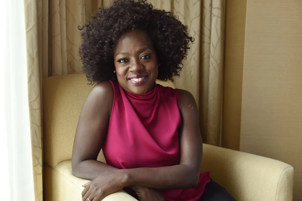 Viola Davis foi a primeira mulher negra a vencer a categoria de melhor atriz no Emmy. Em breve a atriz estará nos cinemas vivendo uma guerreira em 'The King Woman'