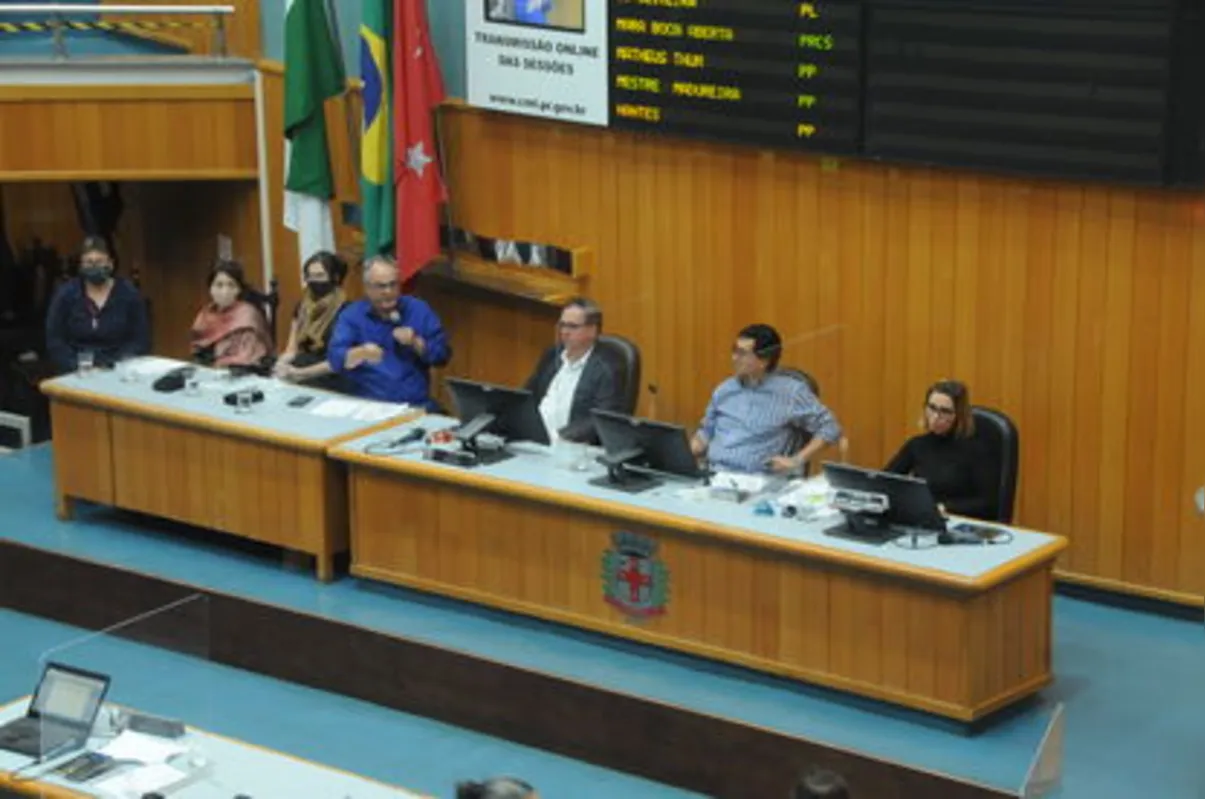 Os vereadores de Londrina reuniram-se na tarde desta quinta-feira (9) para a 37ª sessão ordinária de 2022, transmitida pelas mídias sociais do Legislativo no Facebook e Youtube. Na foto Darling Maffato Genvigir,Diretoria de Orçamento da Secretaria de Planejamento, Orçamento e tecnologia, Dinise Ziober,Assessora de Planejamento da Secretaria de Planejamento, Orçamento e Tecnologia, Marcelo Canhada, Secretário Municipal de Planejamento,  Deborah Ramos Coordenadora administrativa da Secretaria de Planejamento, Orçamento e Tecnologia.