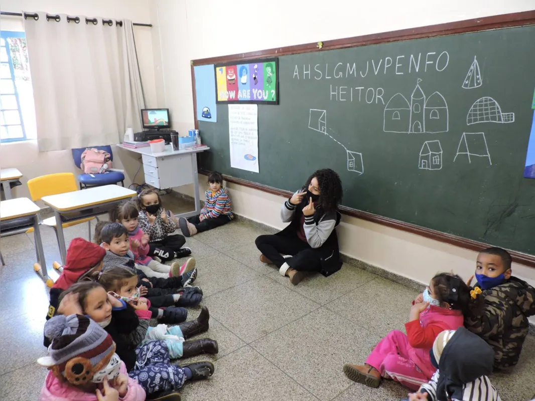 Pelo menos 30% das aulas são ministradas em inglês: rotina bilíngue para crianças desde o berçário até o 1º ano fundamental