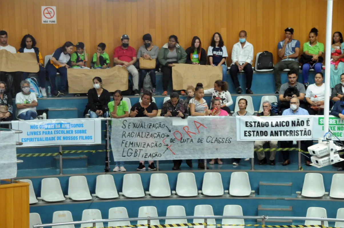 Os vereadores e as vereadoras da Câmara de Londrina se reuniram na tarde desta quinta-feira (30) para a 42ª sessão ordinária de 2022.