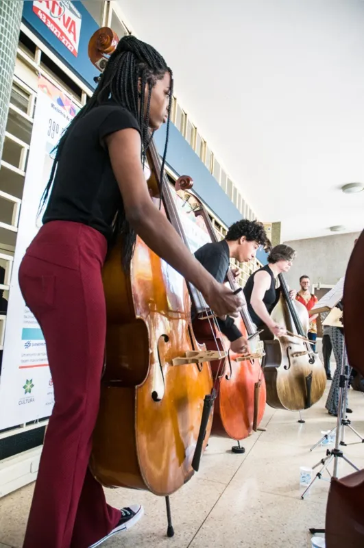 Profissionais e alunos de todo o Brasil participam da programação pedagógica do FIML