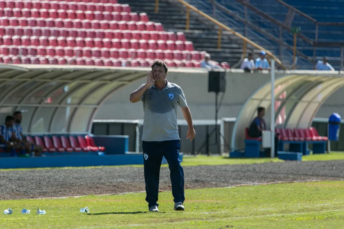 "Pedimos desculpas ao torcedor, não é o que estamos acostumados a ver", lamentou o técnico Adilson Batista