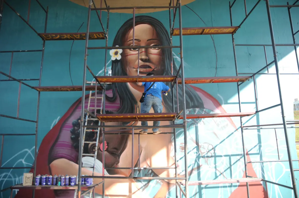 Imagem ilustrativa da imagem Grafite transforma avenida de Londrina em galeria de arte a céu aberto