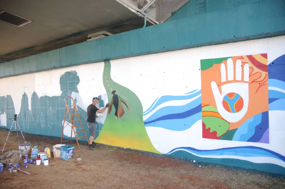 Imagem ilustrativa da imagem Grafite transforma avenida de Londrina em galeria de arte a céu aberto