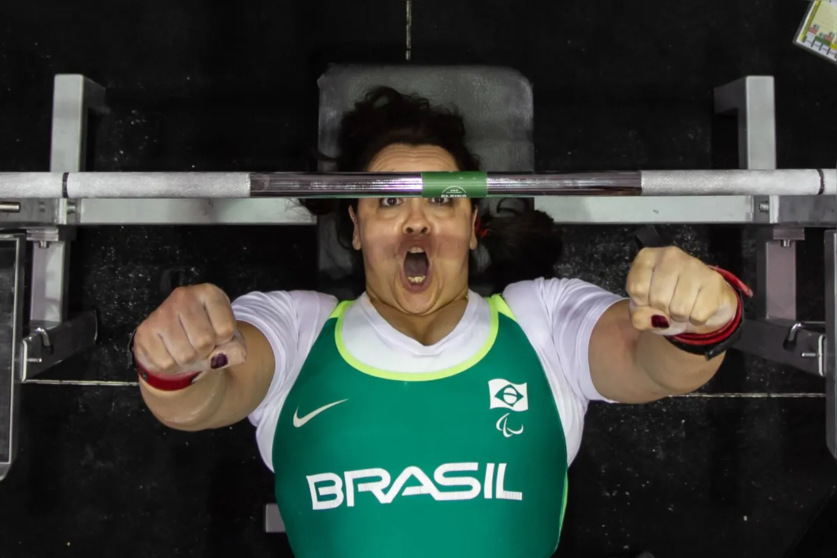 Imagem ilustrativa da imagem Halterofilista se reencontra após retorno a Londrina e mira Paris-2024