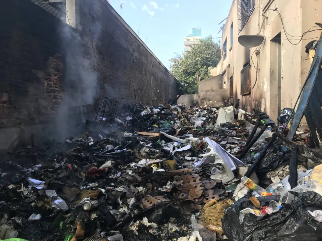 Imagem ilustrativa da imagem Homem fica ferido gravemente em incêndio no centro de Londrina