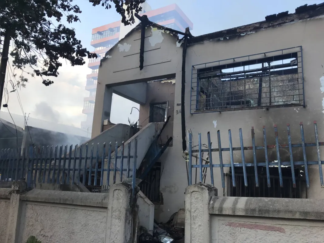 Imagem ilustrativa da imagem Homem fica ferido gravemente em incêndio no centro de Londrina