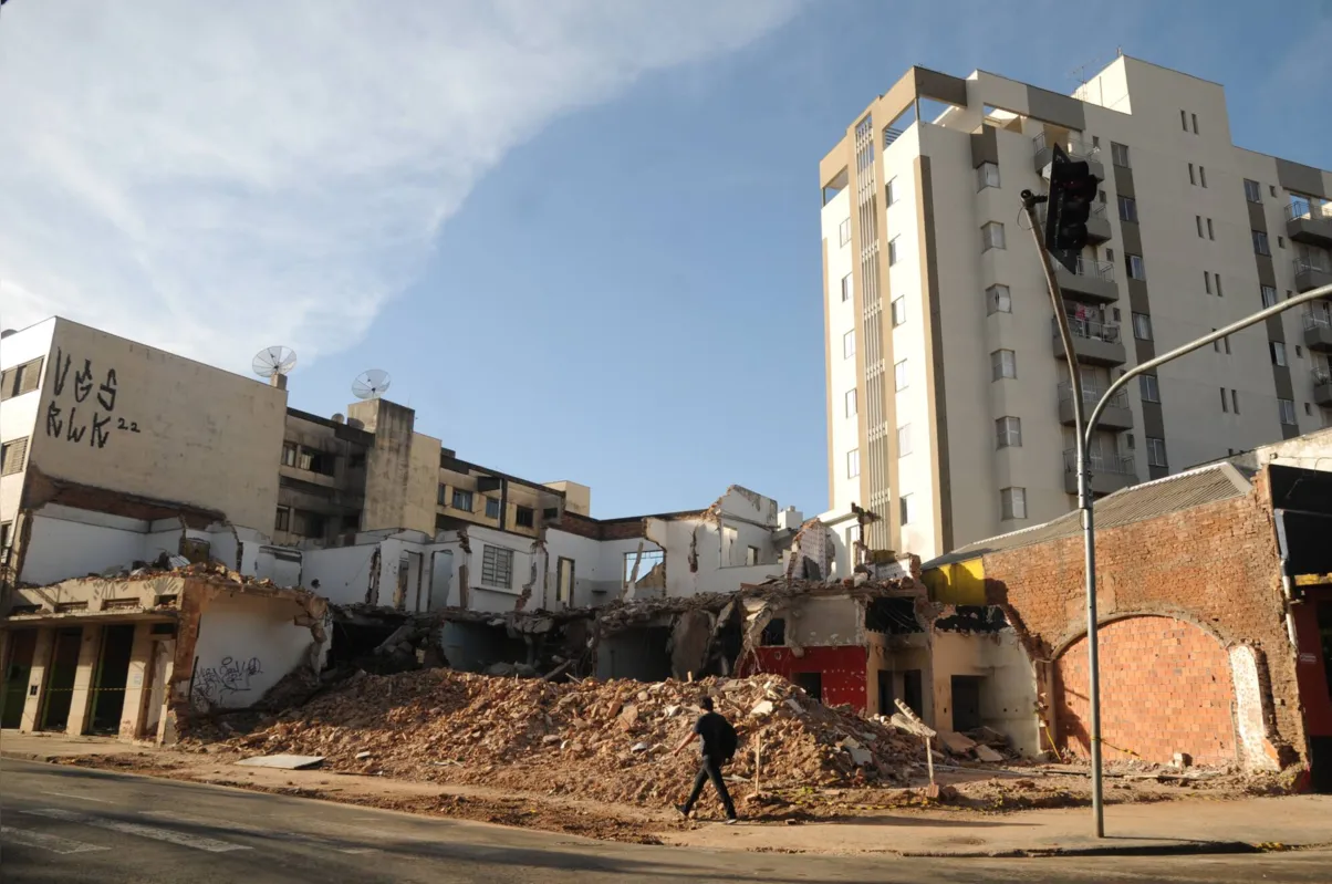 No início da década de 1950, o espaço abrigou uma casa de madeira: demolição representa uma perda para a memória