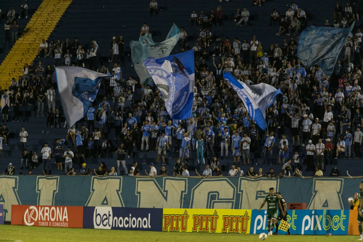 Imagem ilustrativa da imagem LEC faz promoção para mulheres no jogo contra o CSA