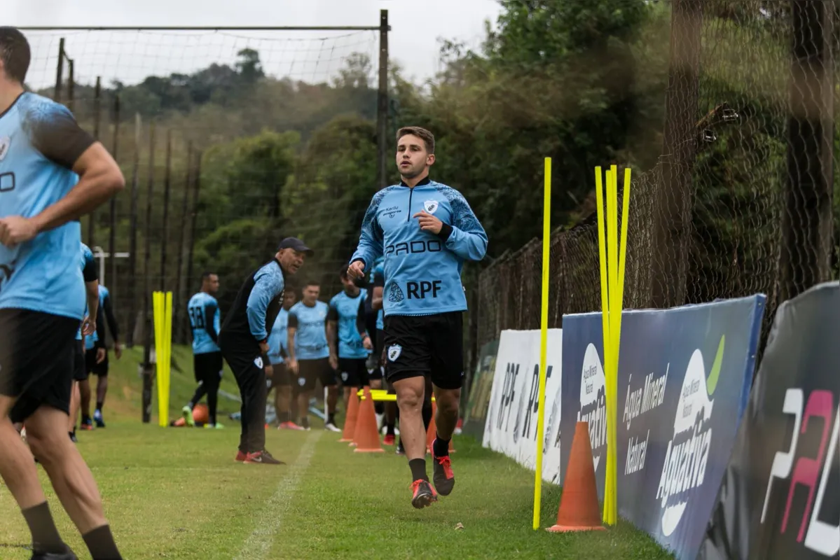 O volante Marcinho deve ser o escolhido por Adilson Batista para substituir o suspenso Jhonny Lucas