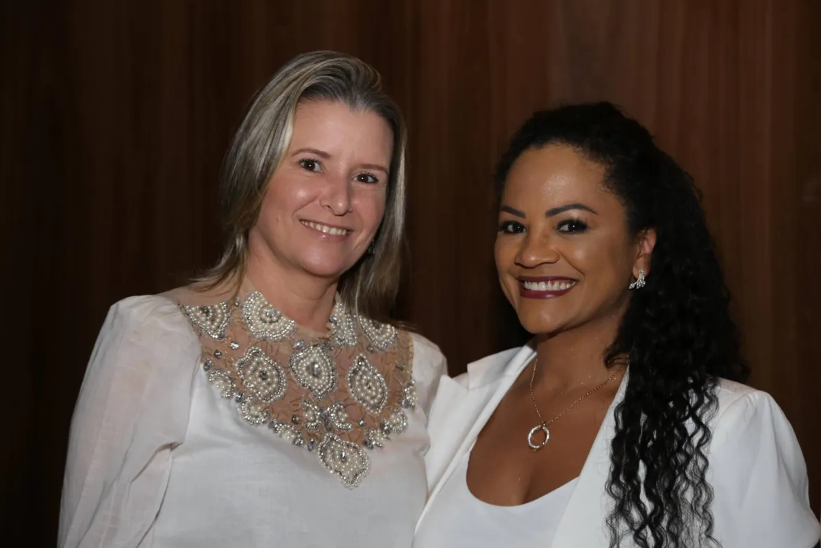 Ana Cristina Giorgiano e Rafaela C. Rodrigues, estudantes de odontologia da Universidade Positivo