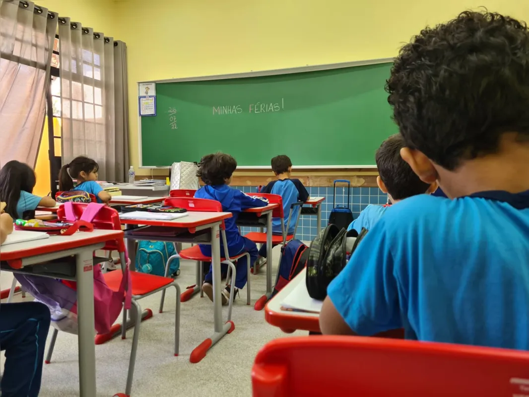 Cerca de 46 mil alunos matriculados nas escolas municipais voltaram às aulas ontem; expectativa da secretaria é de liberar mais vagas nos próximos dias