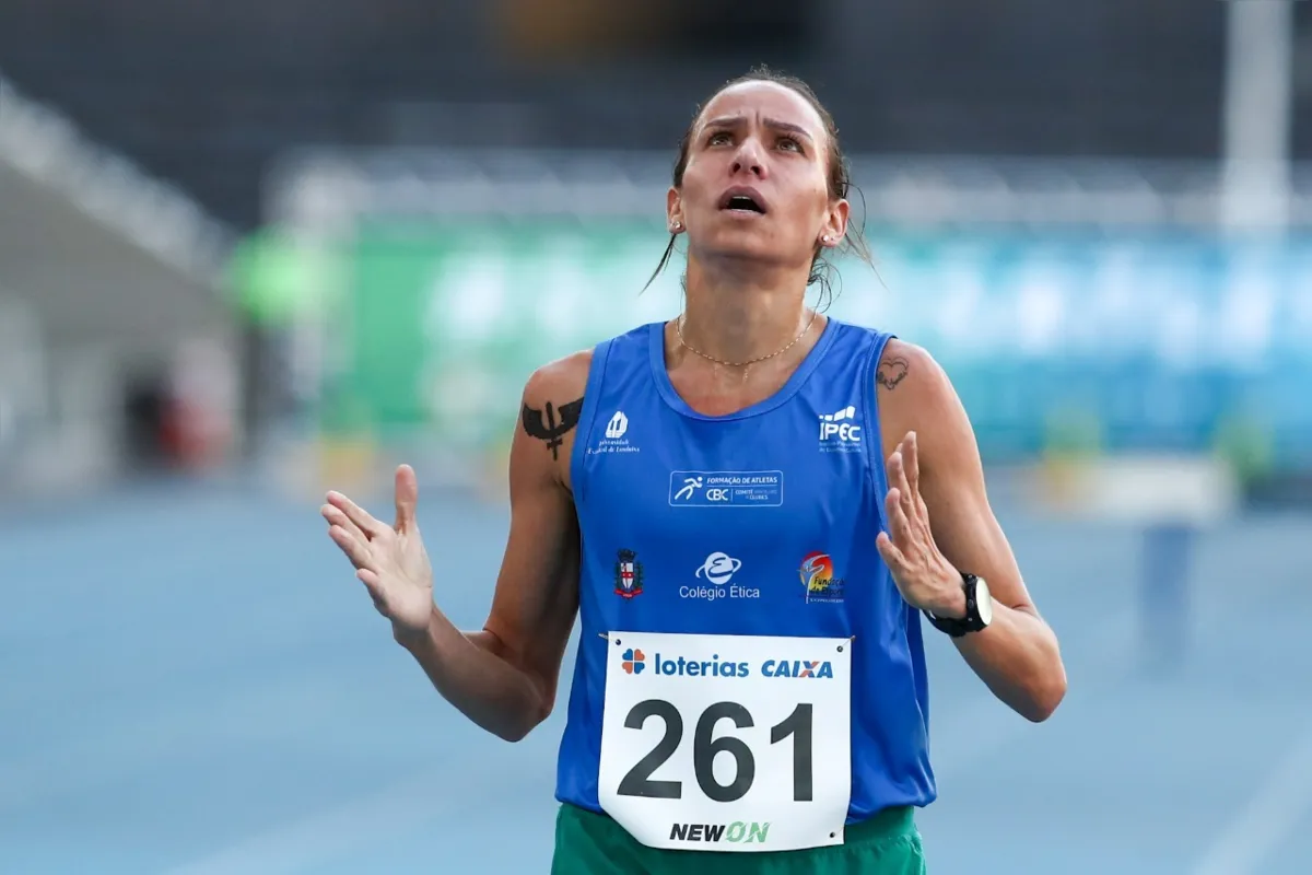 Tatiane Raquel foi ouro nos 1500 e 3000 metros com obstáculos