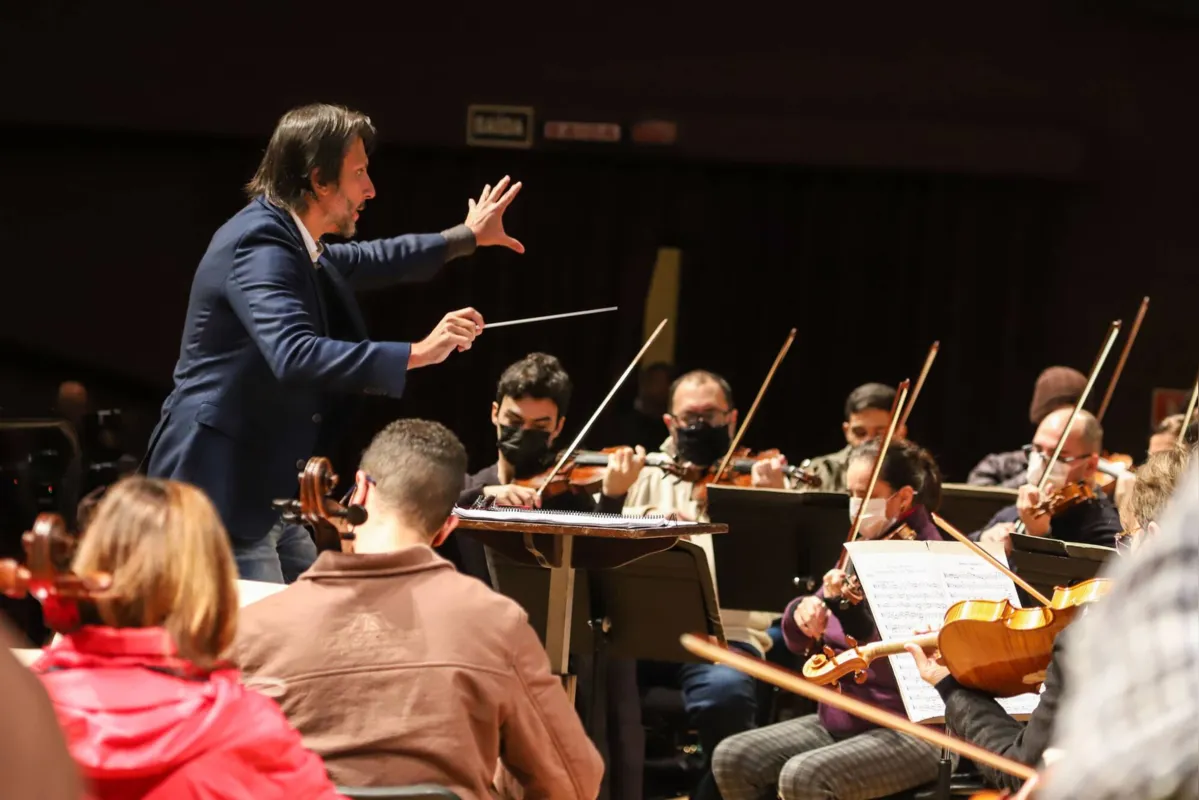 Imagem ilustrativa da imagem Londrinenses lotam concertos de 37 anos da Orquestra Sinfônica do Paraná