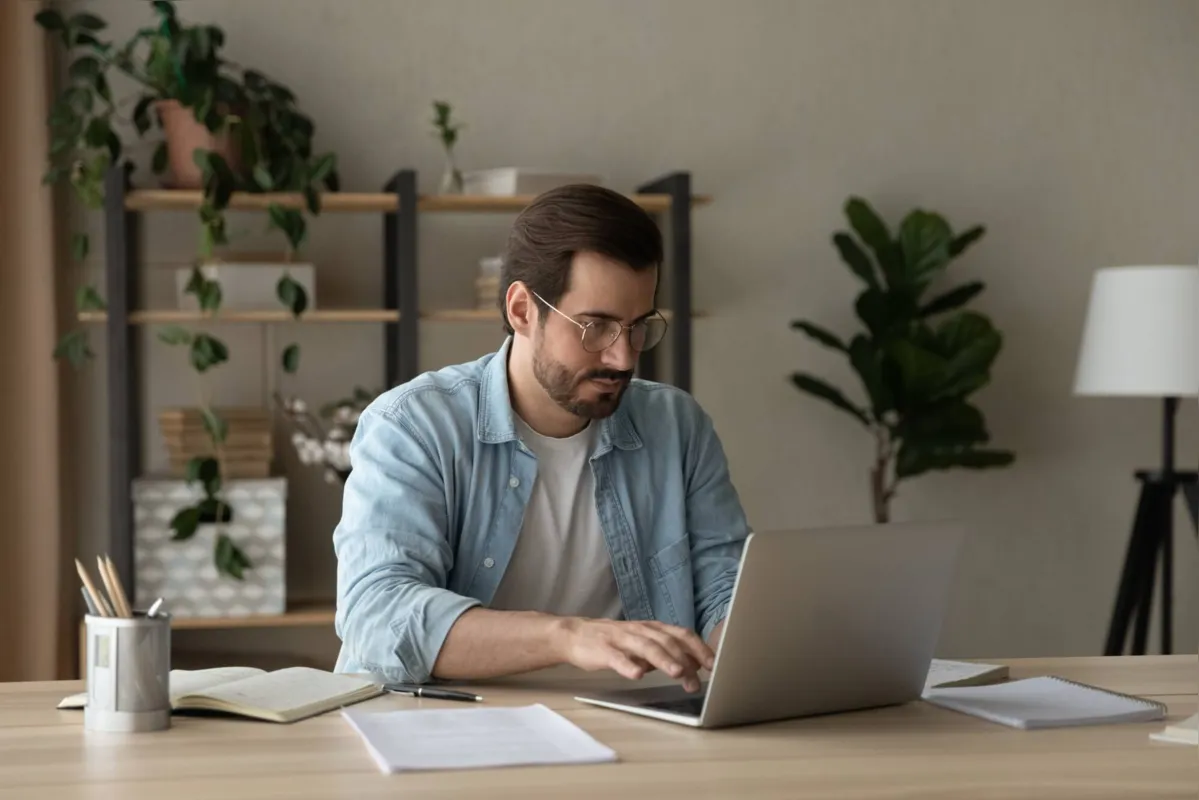 Segundo uma pesquisa da Edelman América Latina, para 61% dos brasileiros, o home office fez crescer a satisfação com o emprego, enquanto apenas 16% disseram que diminuiu