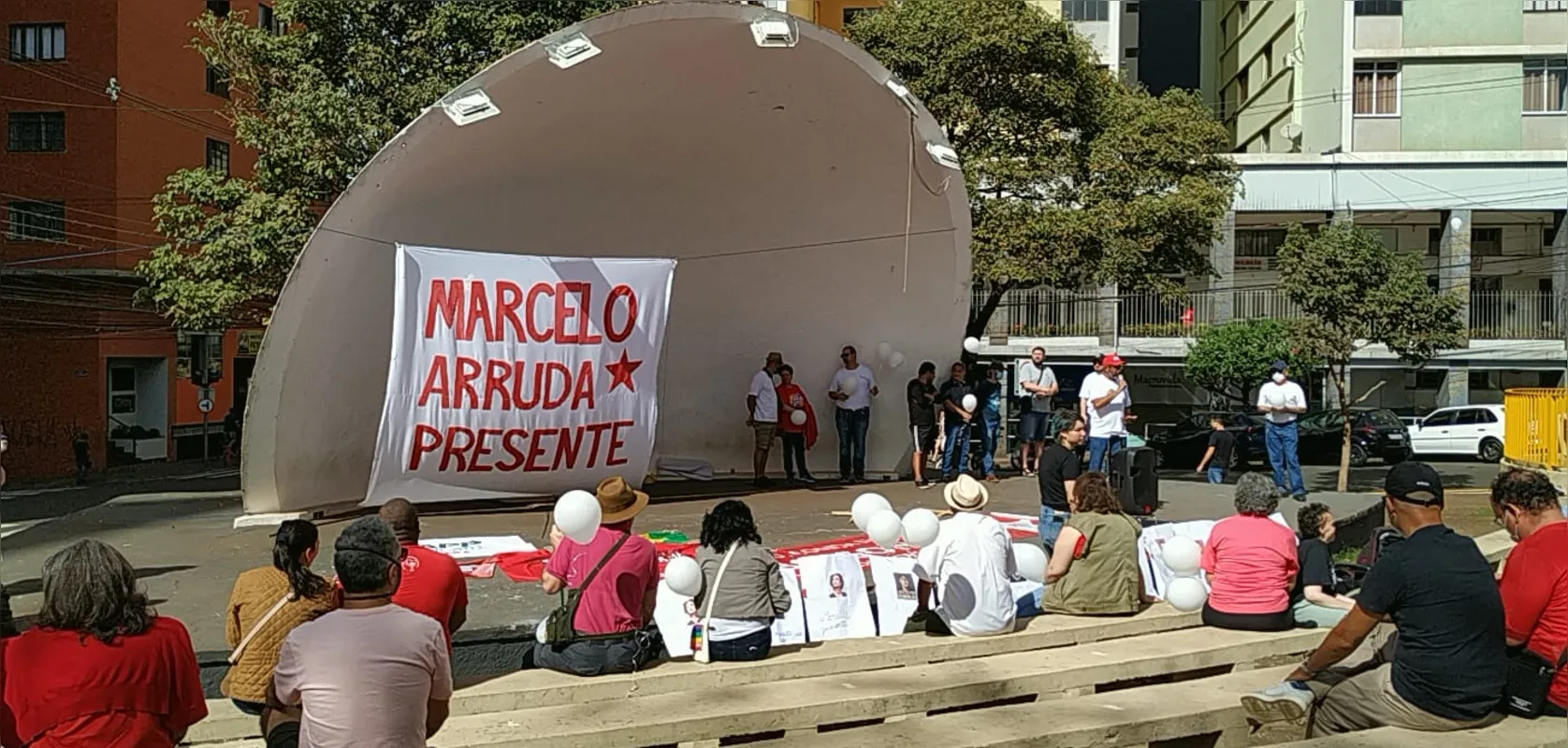 Imagem ilustrativa da imagem Manifestantes de Londrina pedem paz na política
