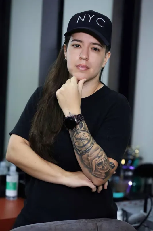 A barbeira Kelly Cunha resolveu encarar um ambiente que antes era predominantemente masculino