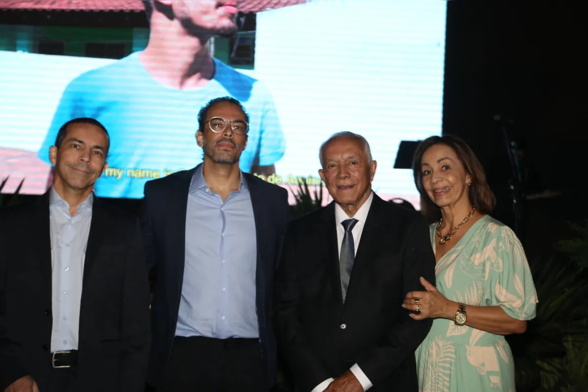 O reverendo Messias Anacleto Rosa ladeado pelos filhos Messias Rosa Junior, João Marcos Rosa e Priscila Zanandréa