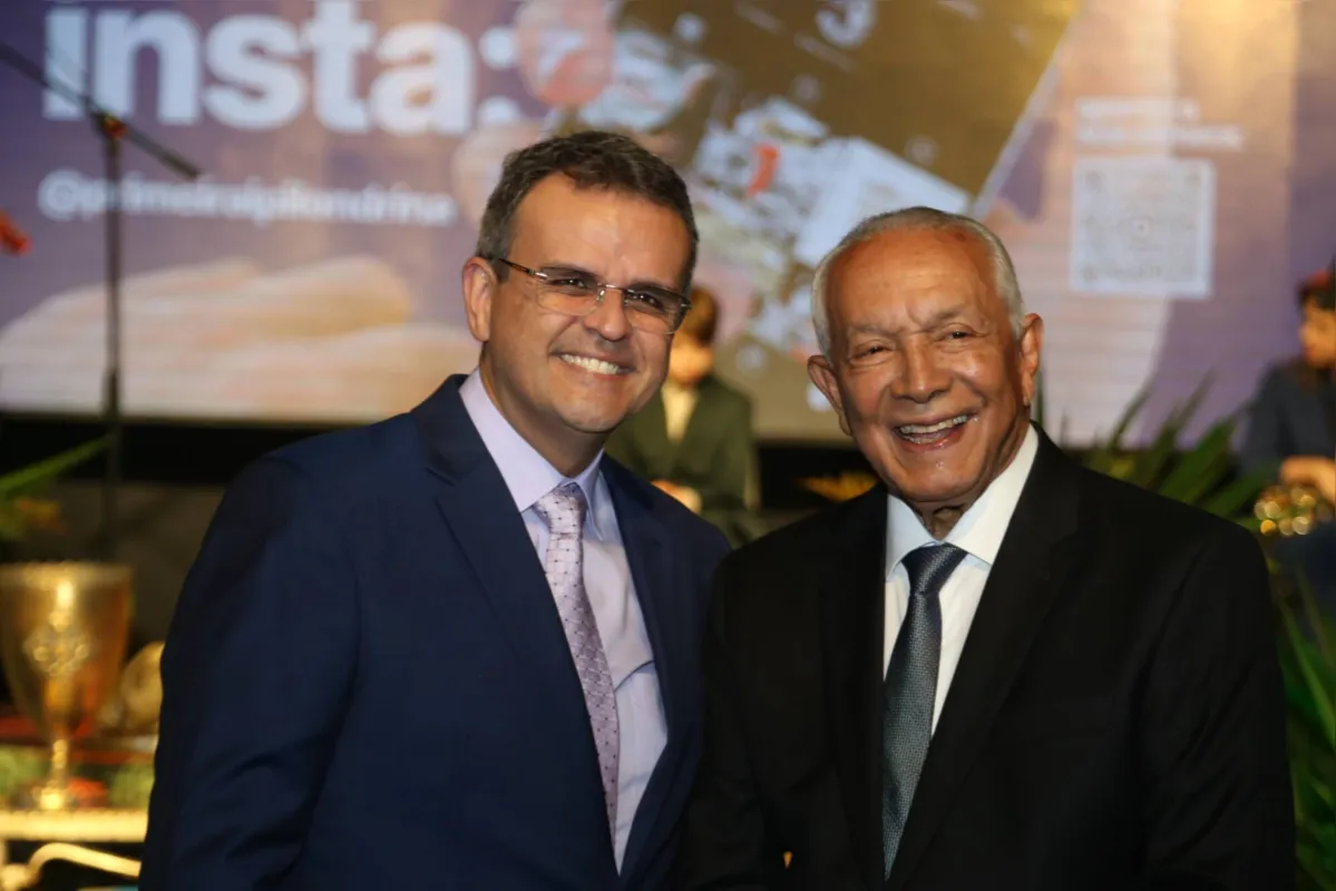 O homenageado com o pastor Rodolfo Montosa, 1ª IPI de Londrina.