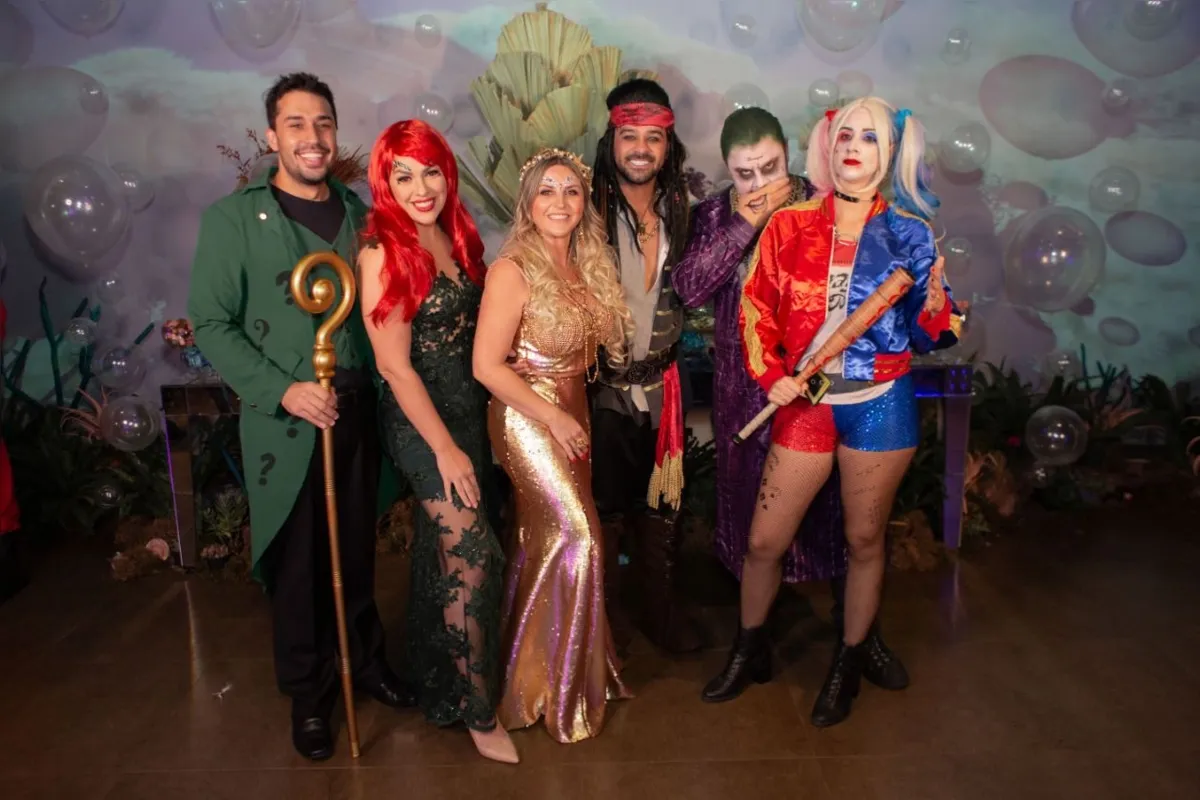 Paloma e Diego entre Acácio, Mariana Venturelli, Giancarlo Venturelli Filho e a esposa Ana Carolina