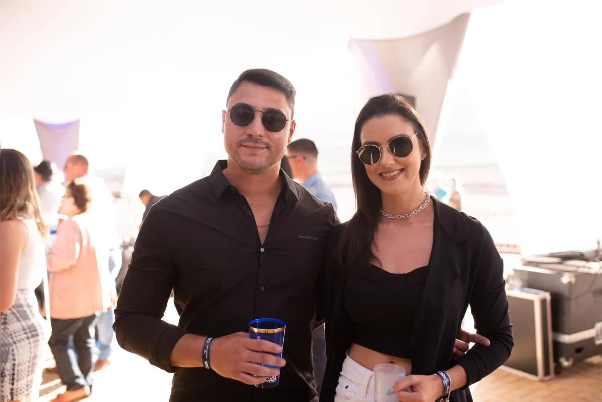 Hugo Gomes e Thais Vanzela