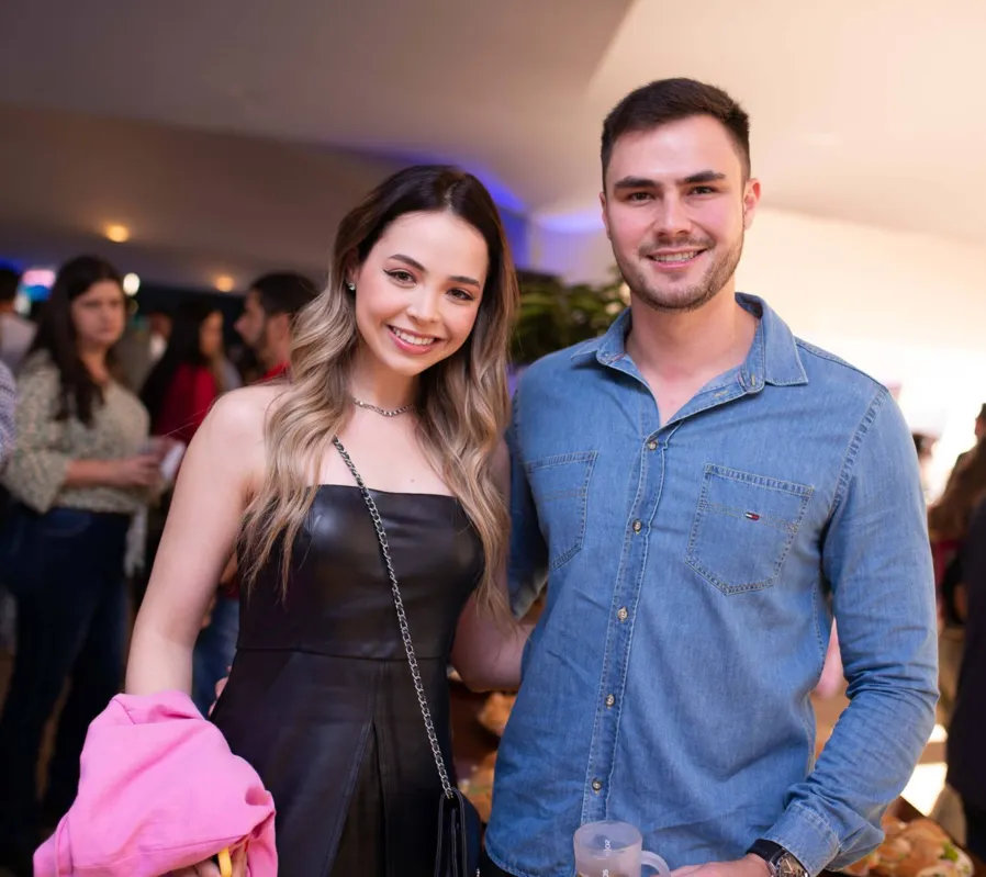 Lais Demomi e Lucas Fontolan