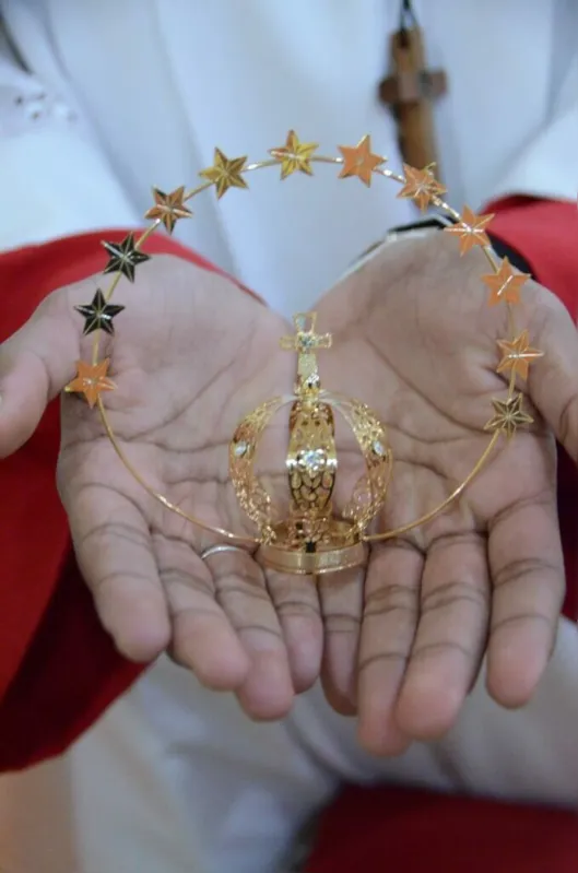 Segundo padre Dirceu, a coroa fez muita falta para as pessoas que estão habituadas há anos a ver a imagem com este símbolo