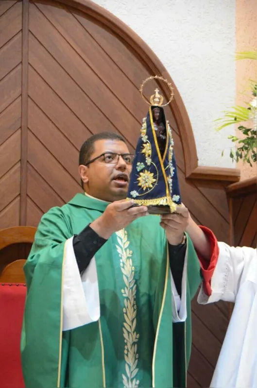 Imagem ilustrativa da imagem Nossa Senhora ganha nova coroa com a ajuda da comunidade londrinense