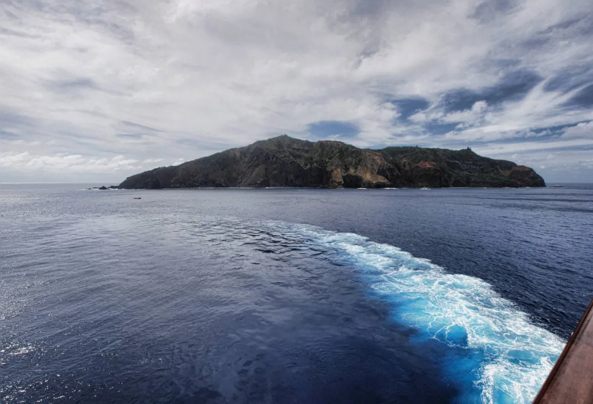 Os oceanos sofrem hoje com uma série de problemas, como o despejo intensivo de resíduos sem tratamento, o acúmulo de plásticos e a sobrepesca