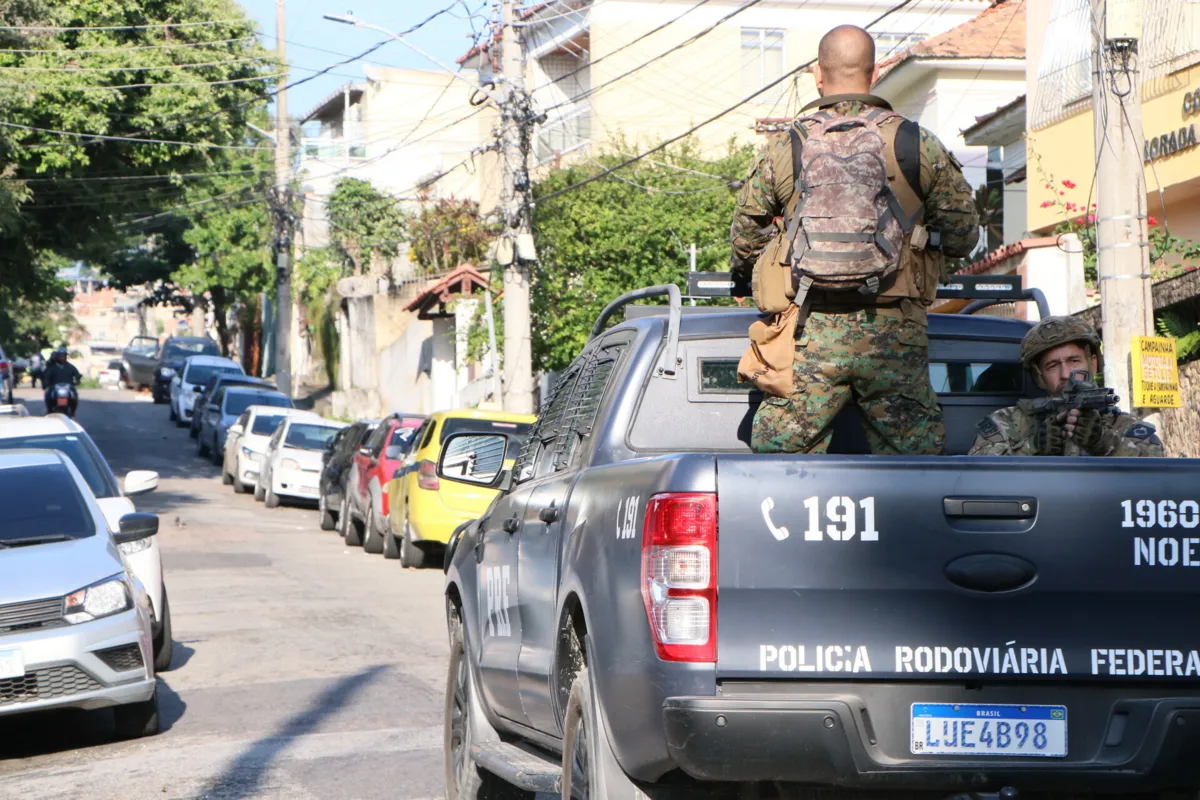 O objetivo da ação era prender lideranças criminosas que estariam escondidas na comunidade, inclusive de estados como Alagoas, Bahia e Pará